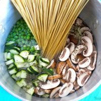 One Pot Vegan Mushroom Pasta - So easy delicious and healthy. Perfect go to for a healthy new year meal! NeuroticMommy.com #vegan #plantbased #onepot