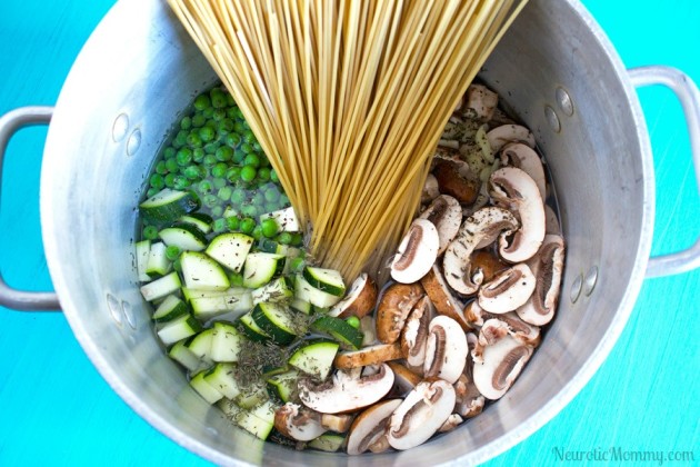 One Pot Vegan Mushroom Pasta - NeuroticMommy