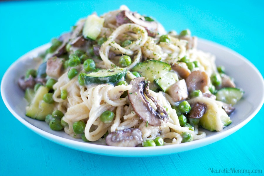 One Pot Vegan Mushroom Pasta - So easy delicious and healthy. Perfect go to for a healthy new year meal! NeuroticMommy.com #vegan #plantbased #onepot