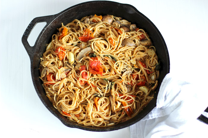 Capellini in Tomato and Garlic Sauce