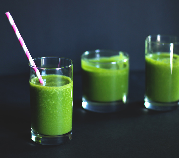 Orange You Bananas Green Smoothie. A revitalizing smoothie loaded with vitamin C, antioxidants, has a smooth texture and sweet flavor. A sure morning hit! #mydailygreensmoothie. neuroticmommy.com