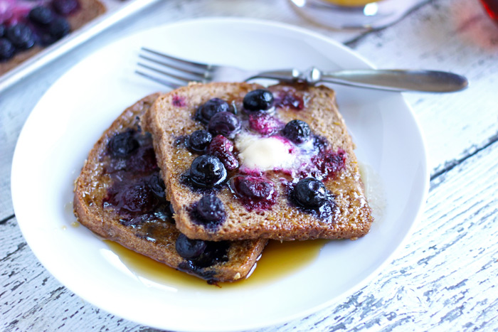 Baked Berry Vegan French Toast. The perfect fall breakfast made with sweet. wholesome ingredients. Still a classic, with a healthy twist! #vegan #healthy neuroticmommy.com