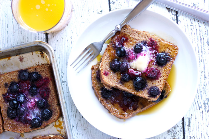 Baked Berry Vegan French Toast. The perfect fall breakfast made with sweet. wholesome ingredients. Still a classic, with a healthy twist! #vegan #healthy neuroticmommy.com