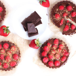 No Bake Chocolate Raspberry Tarts. neuroticmommy.com #vegan #chocolate