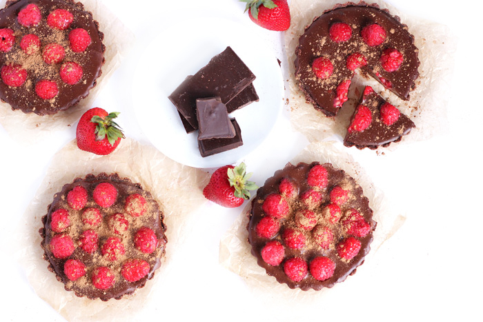 No Bake Chocolate Raspberry Tarts. neuroticmommy.com #vegan #chocolate