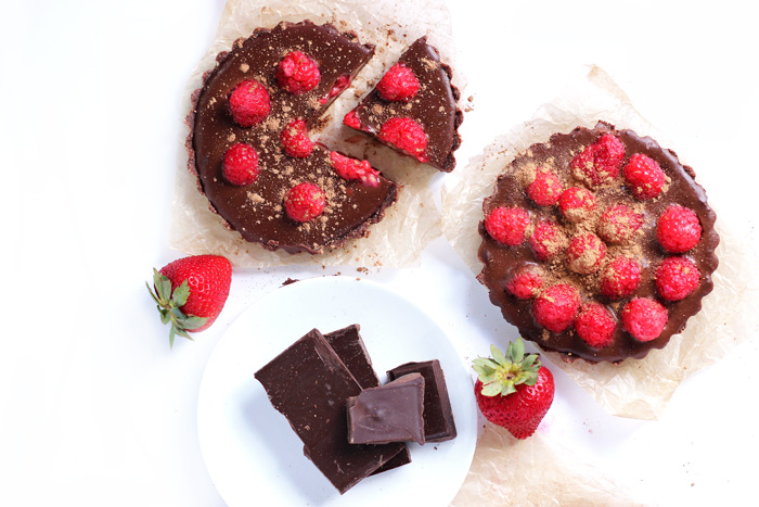 No Bake Chocolate Raspberry Tarts. neuroticmommy.com #vegan #chocolate