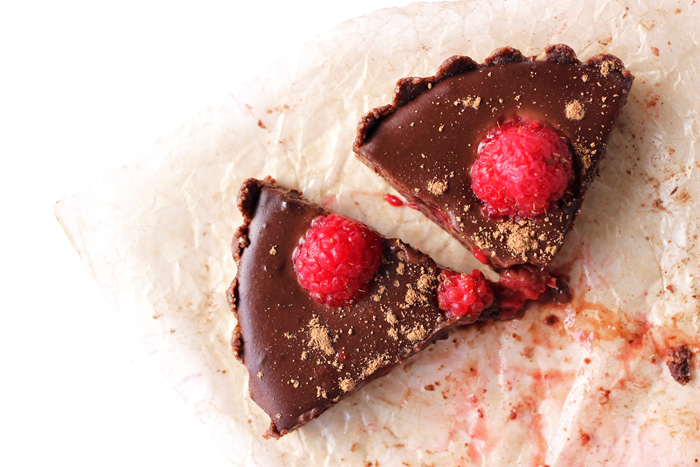 No Bake Chocolate Raspberry Tarts. neuroticmommy.com #vegan #chocolate