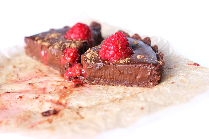 No Bake Chocolate Raspberry Tarts. neuroticmommy.com #vegan #chocolate