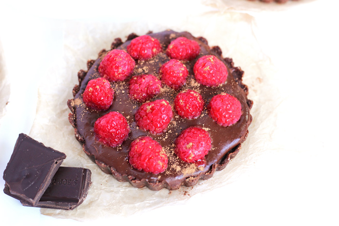 No Bake Chocolate Raspberry Tarts. neuroticmommy.com #vegan #chocolate