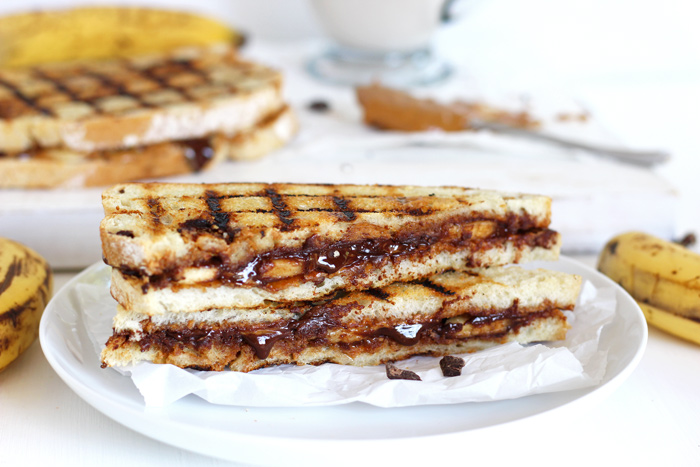 Grilled Chocolate Banana and Peanut Butter. Melted chocolate, creamy peanut butter and sweet bananas all wrapped up in one sandwich. All this amazingness in each and every bite! neuroticmommy.com #vegan #healthy