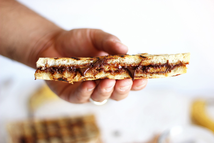 Grilled Chocolate Banana and Peanut Butter. Melted chocolate, creamy peanut butter and sweet bananas all wrapped up in one sandwich. All this amazingness in each and every bite! neuroticmommy.com #vegan #healthy