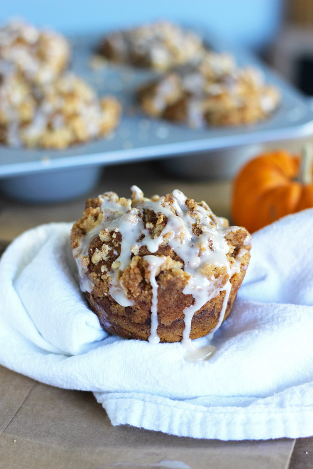 Pumpkin Streusel Muffins. Delicious. Moist. Healthy. All you need. #vegan #muffins neuroticmommy.com 