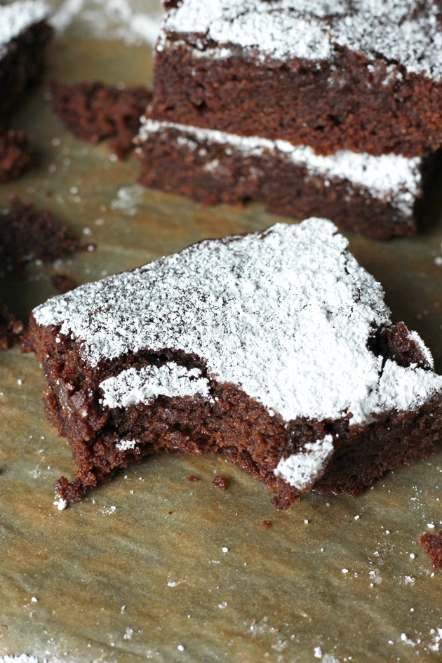 The Best Vegan Pumpkin Brownies. Chocolatey, decedent, with just the right amount of pumpkin. Tis the season! NeuroticMommy.com #vegan #chocolate #pumpkin #halloween