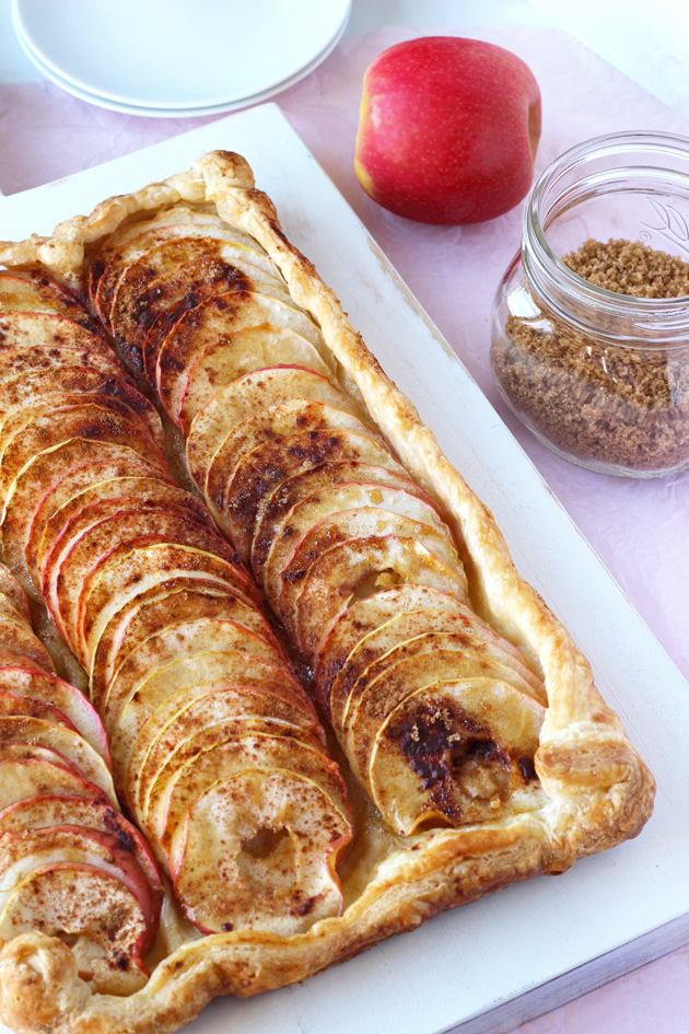 The Easiest Apple Galette. As easy as pie but even better! #vegan #apples #thanksgiving