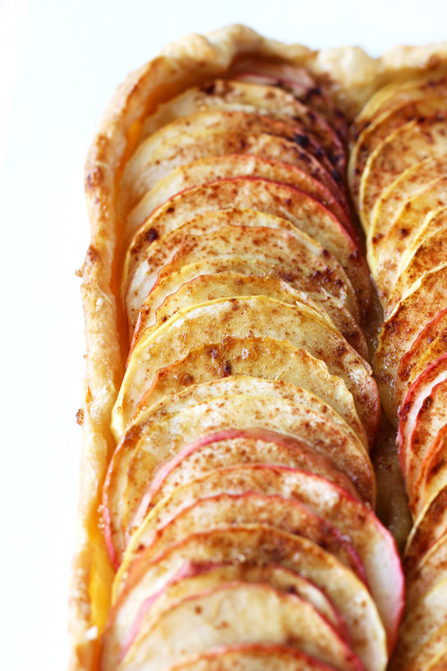 The Easiest Apple Galette. As easy as pie but even better! #vegan #apples #thanksgiving