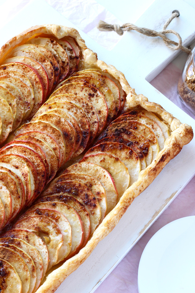 The Easiest Apple Galette. As easy as pie but even better! #vegan #apples #thanksgiving