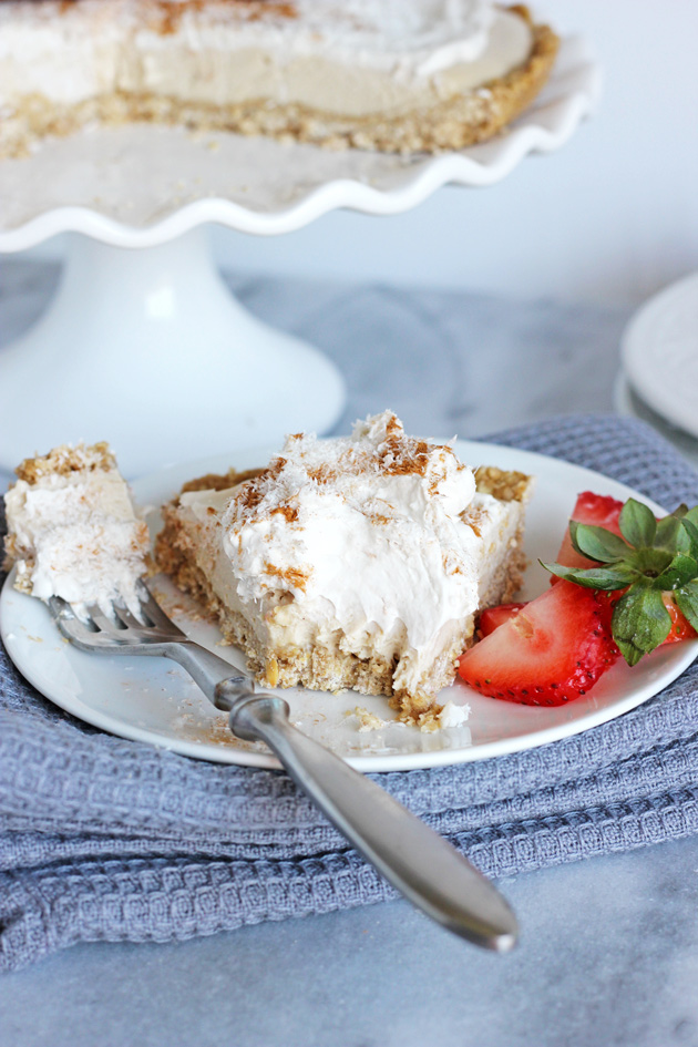 Toasted Coconut Cheesecake. Creamy, fluffy, delicious, healthy, vegan and totes coco-nutty! Sugar free and naturally sweet! #vegan #nobake #cheesecakes #coconut