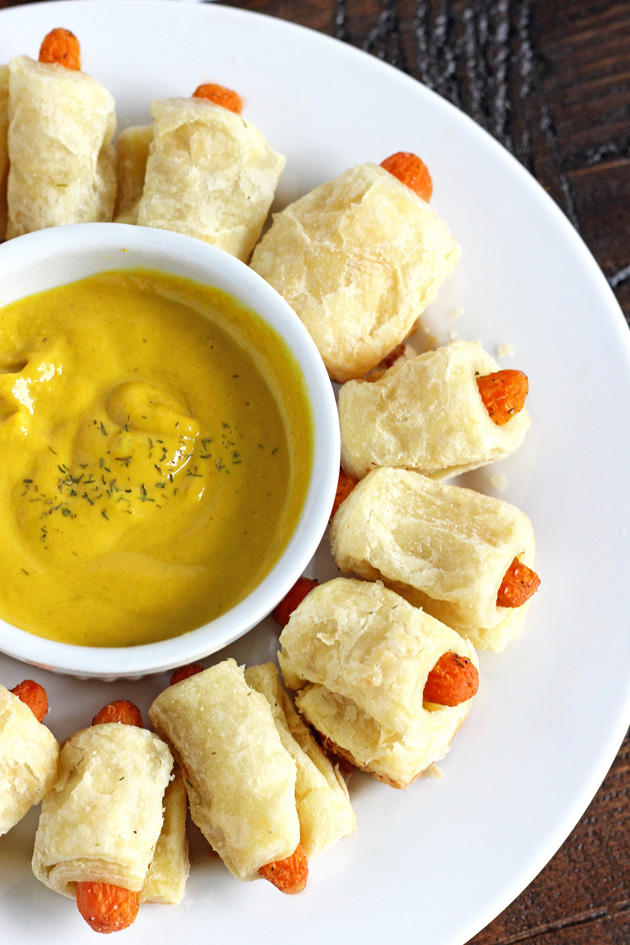 Carrots in a Blanket! A healthy, more delicious alternative to pigs in a blanket. Enjoy this appetizer that's not only good for you but cruelty free! NeuroticMommy.com #vegan #appetizers