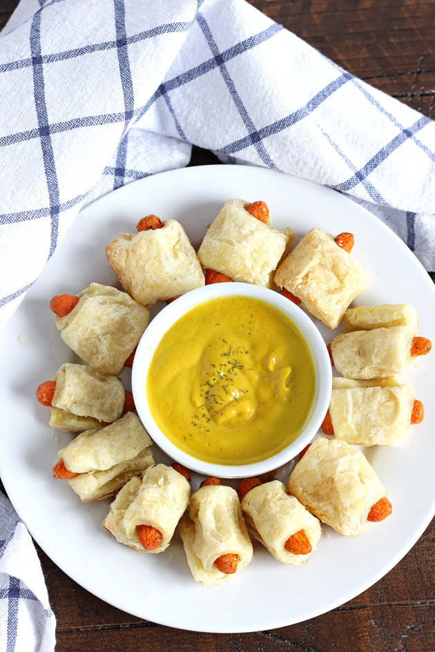 Carrots in a Blanket! A healthy, more delicious alternative to pigs in a blanket. Enjoy this appetizer that's not only good for you but cruelty free! NeuroticMommy.com #vegan #appetizers