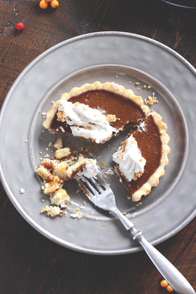 Single Serve Pumpkin Pie, for the true pumpkin lovers who do not want to share this magical, pumpkin-y dessert. NeuroticMommy.com #vegan #pie #holidayrecipes