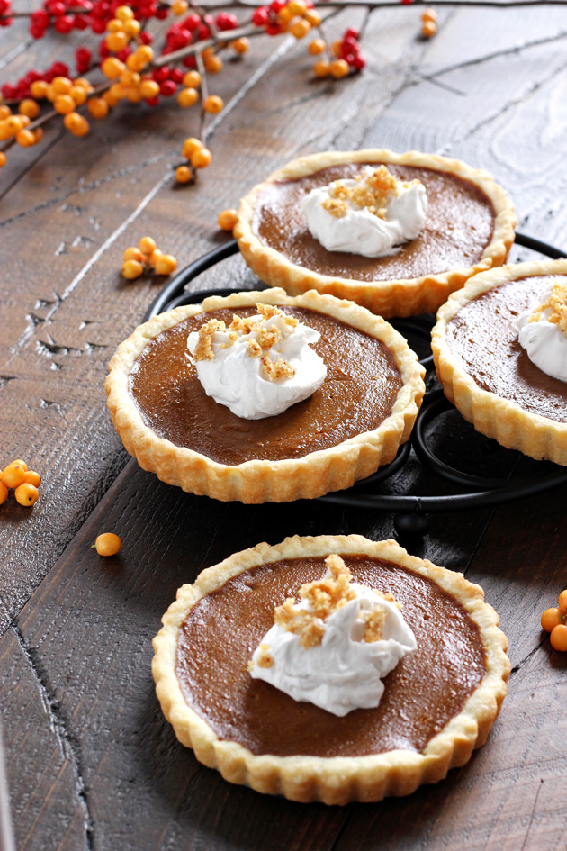 Single Serve Pumpkin Pie, for the true pumpkin lovers who do not want to share this magical, pumpkin-y dessert. NeuroticMommy.com #vegan #pie #holidayrecipes