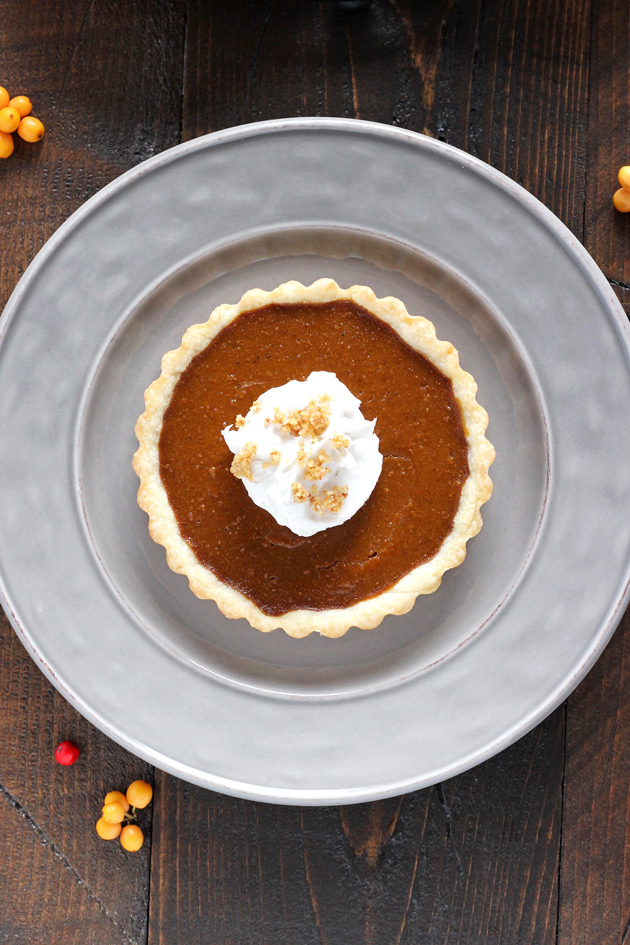 Single Serve Pumpkin Pie, for the true pumpkin lovers who do not want to share this magical, pumpkin-y dessert. NeuroticMommy.com #vegan #pie #holidayrecipes