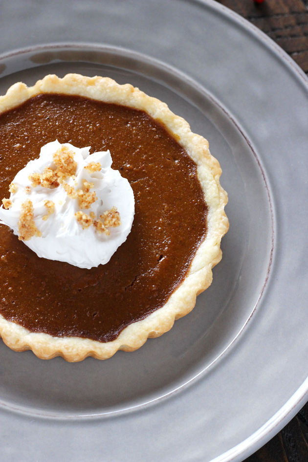 Single Serve Pumpkin Pie, for the true pumpkin lovers who do not want to share this magical, pumpkin-y dessert. NeuroticMommy.com #vegan #pie #holidayrecipes