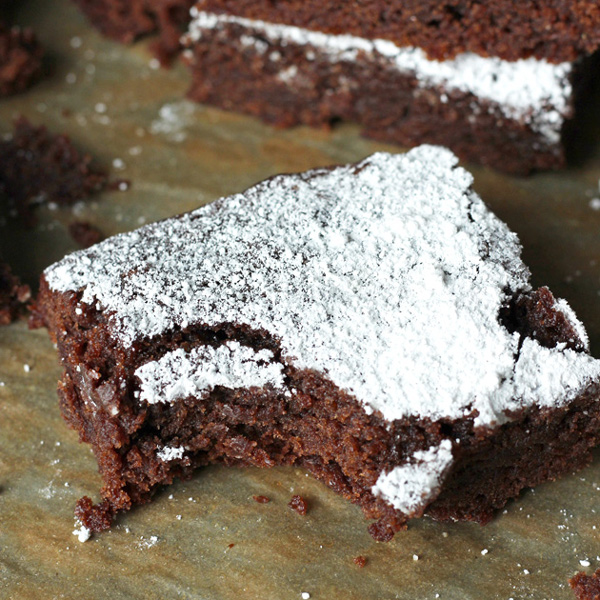 The Best Vegan Pumpkin Brownies - Chocolatey, cake-ish, decedent, with just the right amount of pumpkin. Tis the season! NeuroticMommy.com #vegan #brownies #thanksgiving #pumpkin