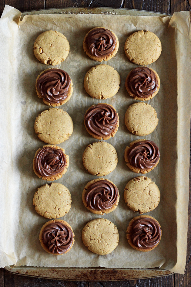 Chocolate Peanut Butter Sandwich Cookies filled with a sexy creamy chocolate and surrounded by soft, chewy, peanutty cookies. NeuroticMommy.com #vegan #healthy #cookies