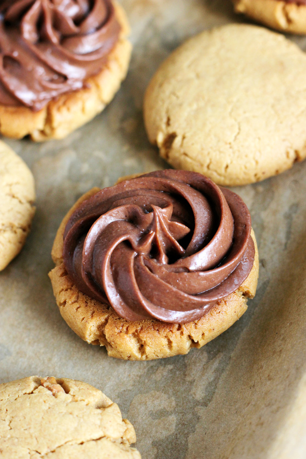 Chocolate Peanut Butter Sandwich Cookies filled with a sexy creamy chocolate and surrounded by soft, chewy, peanutty cookies. NeuroticMommy.com #vegan #healthy #cookies