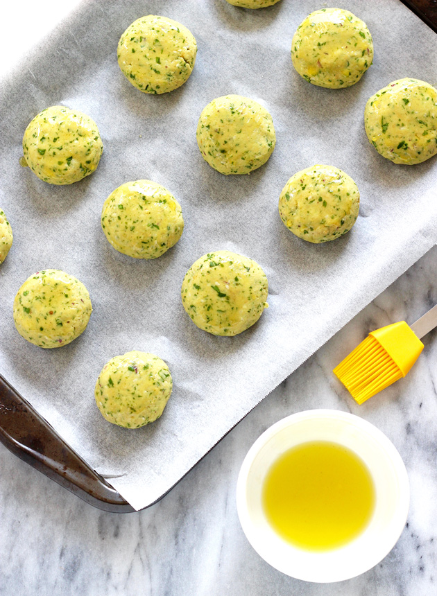 Baked Vegan Falafel - These baked patties are made with organic chickpeas and a healthy list of ingredients that not only will keep you properly nourished, but taste totally amazing. NeuroticMommy.com #vegan #healthy 