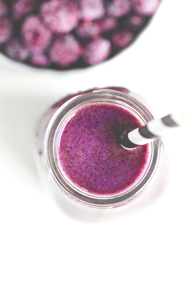 This Blueberry Banana Smoothie packs it all in with fresh organic fruit and a sweet taste that will help curb those unwanted cravings. NeuroticMommy.com #vegan #healthy #smoothie 