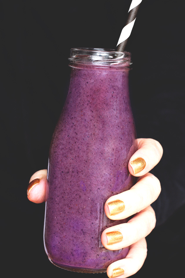 This Blueberry Banana Smoothie packs it all in with fresh organic fruit and a sweet taste that will help curb those unwanted cravings. NeuroticMommy.com #vegan #healthy #smoothie 