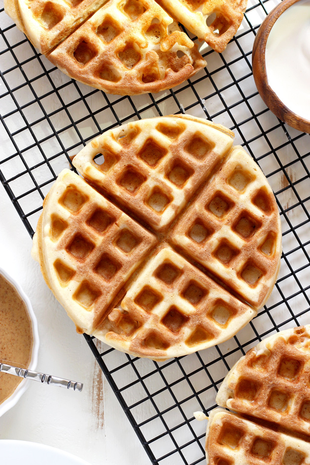 Chocolate Marble Protein Waffles - Incredibly fluffy and chocolatey waffles jam packed with proteins and superfoods. Deliciously healthy. NeuroticMommy.com #vegan #breakfast #protein