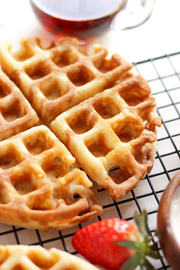 Chocolate Marble Protein Waffles - Incredibly fluffy and chocolatey waffles jam packed with proteins and superfoods. Deliciously healthy. NeuroticMommy.com #vegan #breakfast #protein