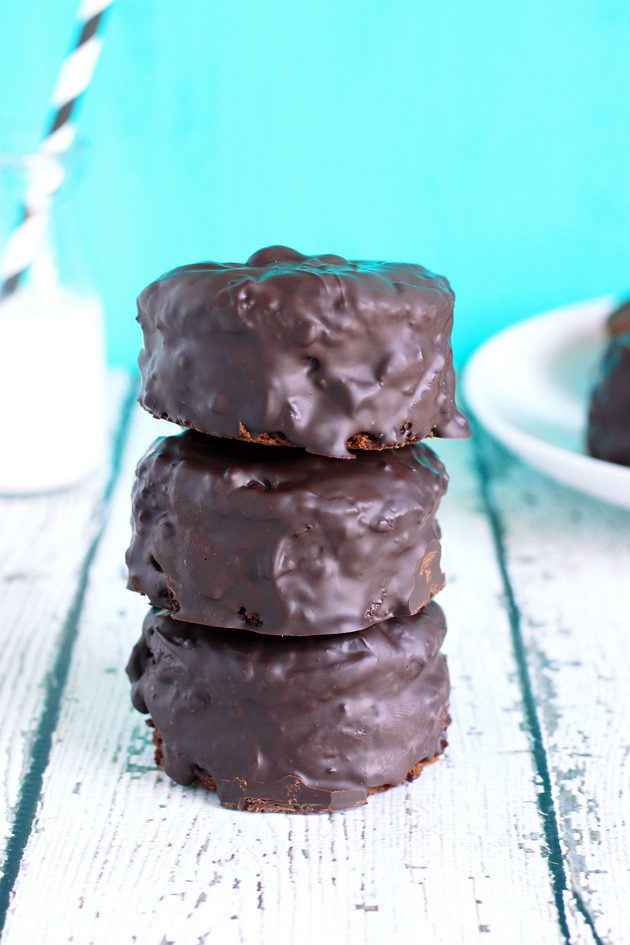Outstanding Homemade Vegan Ding Dongs - Chocolate cakes with a cream filling and a dark chocolate coating. Not only are they vegan, they're good for you. NeuroticMommy.com #vegan #healthy #cakes