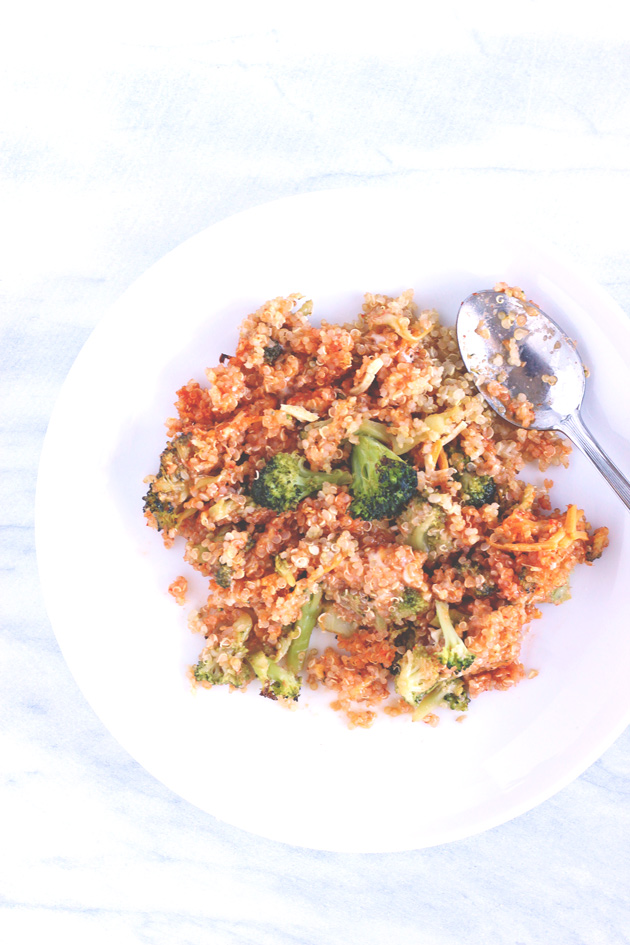 Spicy Quinoa and Broccoli Vegan Cheddar Bake ready for you in just 30 minutes! This fully protein packed meal is easy with using just 5 ingredients. Highly flavorful, with a spicy cheesy kick. NeuroticMommy.com #vegan #meals #healthy