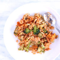 Spicy Quinoa and Broccoli Vegan Cheddar Bake ready for you in just 30 minutes! This fully protein packed meal is easy with using just 5 ingredients. Highly flavorful, with a spicy cheesy kick. NeuroticMommy.com #vegan #meals #healthy