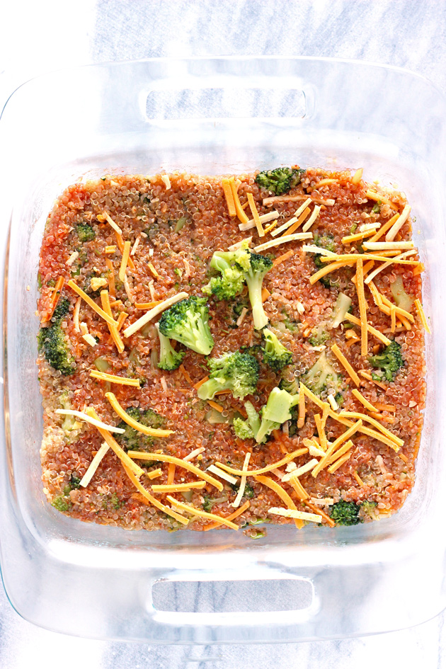 Spicy Quinoa and Broccoli Vegan Cheddar Bake ready for you in just 30 minutes! This fully protein packed meal is easy with using just 5 ingredients. Highly flavorful, with a spicy cheesy kick. NeuroticMommy.com #vegan #meals #healthy