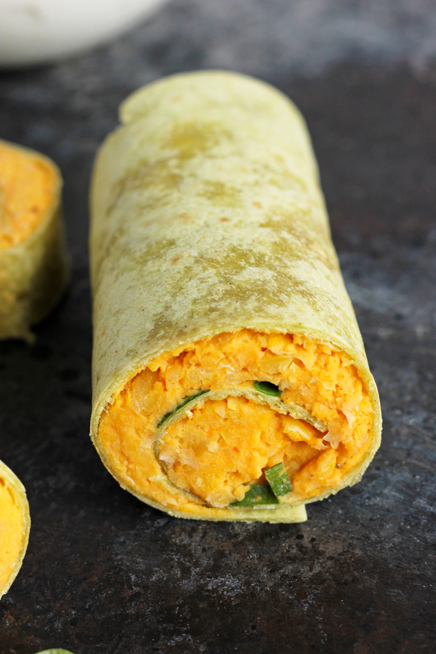 Buffalo Chickpea Pinwheels with Vegan Blue Cheese - Vegan fingerfood made healthy! Homemade buffalo sauce with mashed chickpeas, wrapped in a spinach tortilla, with vegan blue cheese for dipping! NeuroticMommy.com #vegan #healthy