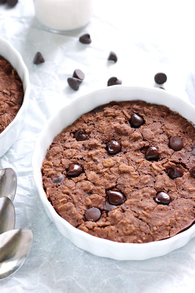 Easy Brownie Batter Breakfast Bake - Yes, you can have brownies for breakfast! #NeuroticMommy #vegan #chocolate