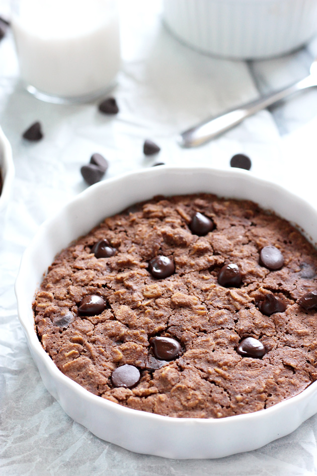 Easy Brownie Batter Breakfast Bake - Yes, you can have brownies for breakfast! #NeuroticMommy #vegan #chocolate