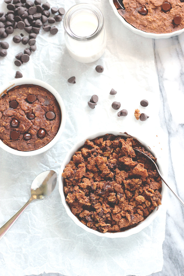 Easy Brownie Batter Breakfast Bake - Yes, you can have brownies for breakfast! #NeuroticMommy #vegan #chocolate