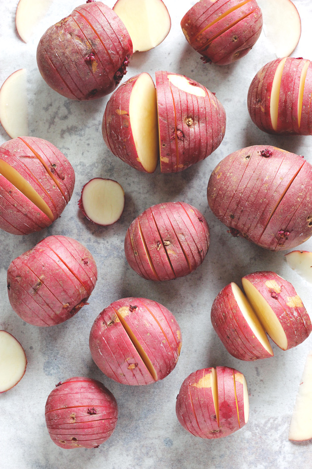 Pesto Herb Roasted Potatoes - Enjoy these oven baked pesto herb filled roasted potatoes that are completely heart healthy and naturally gluten and fat free. It's a triple win! NeuroticMommy.com #vegan #healthy