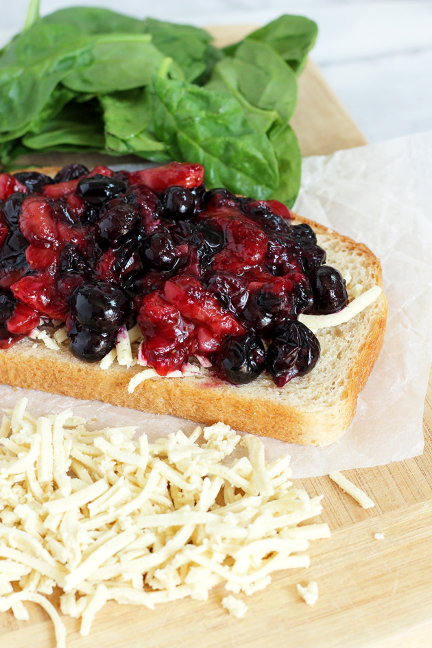 Balsamic Berry Vegan Grilled Cheese - This savory yet sweet sammie is perfect for summer vibes. Melty vegan cheese, berries, and spinach make this an ultimate winner for lunch or dinner! NeuroticMommy.com #vegan #healthy #lunch #beattheheat