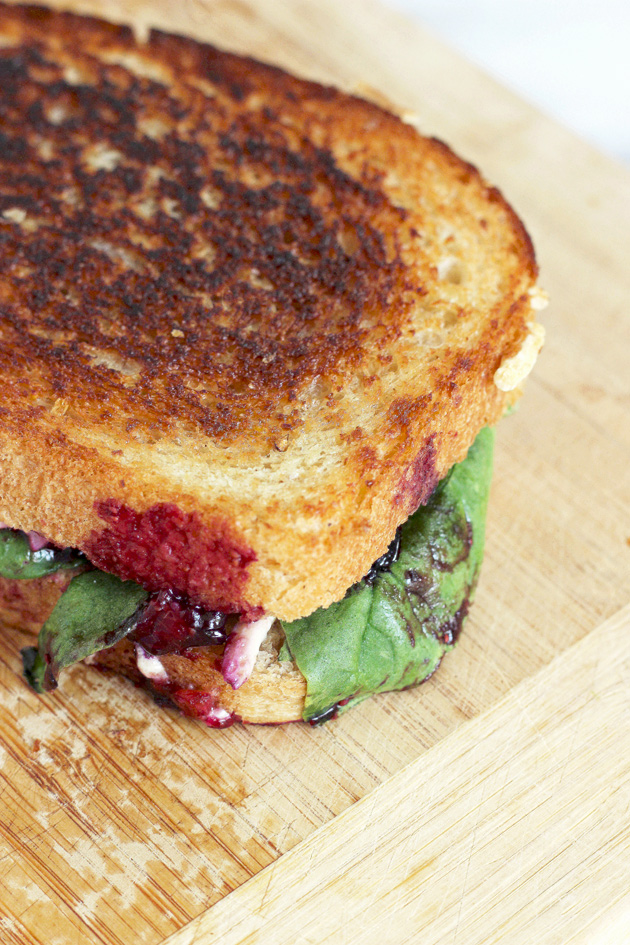 Balsamic Berry Vegan Grilled Cheese - This savory yet sweet sammie is perfect for summer vibes. Melty vegan cheese, berries, and spinach make this an ultimate winner for lunch or dinner! NeuroticMommy.com #vegan #healthy #lunch #beattheheat