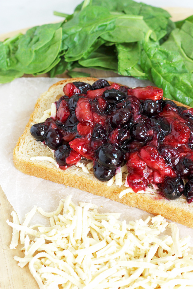 Balsamic Berry Vegan Grilled Cheese - This savory yet sweet sammie is perfect for summer vibes. Melty vegan cheese, berries, and spinach make this an ultimate winner for lunch or dinner! NeuroticMommy.com #vegan #healthy #lunch #beattheheat