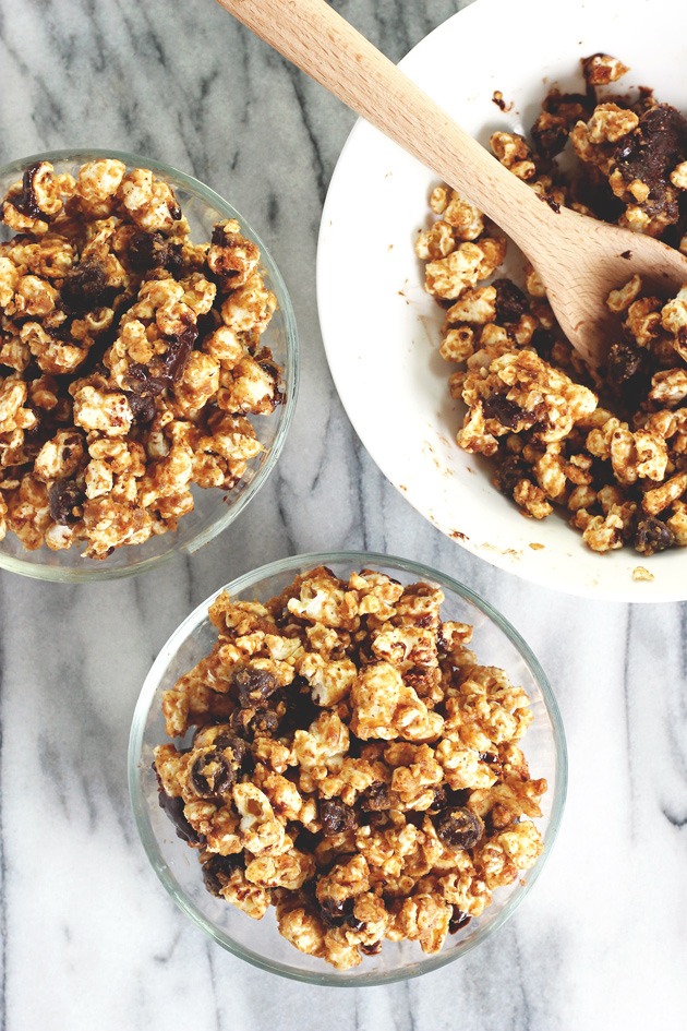 Back To School Popcorn Bark - A quick, simple, wholesome snack for the whole family to enjoy! NeuroticMommy.com #vegan #backtoschool #snacks 