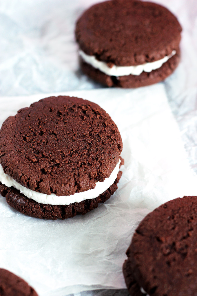 Vegan Whoopie Pies - Easy 4 ingredient snack filled with sweet coconut whipped cream and a melty dreamy chocolate cookie. NeuroticMommy.com #vegan #glutenfree