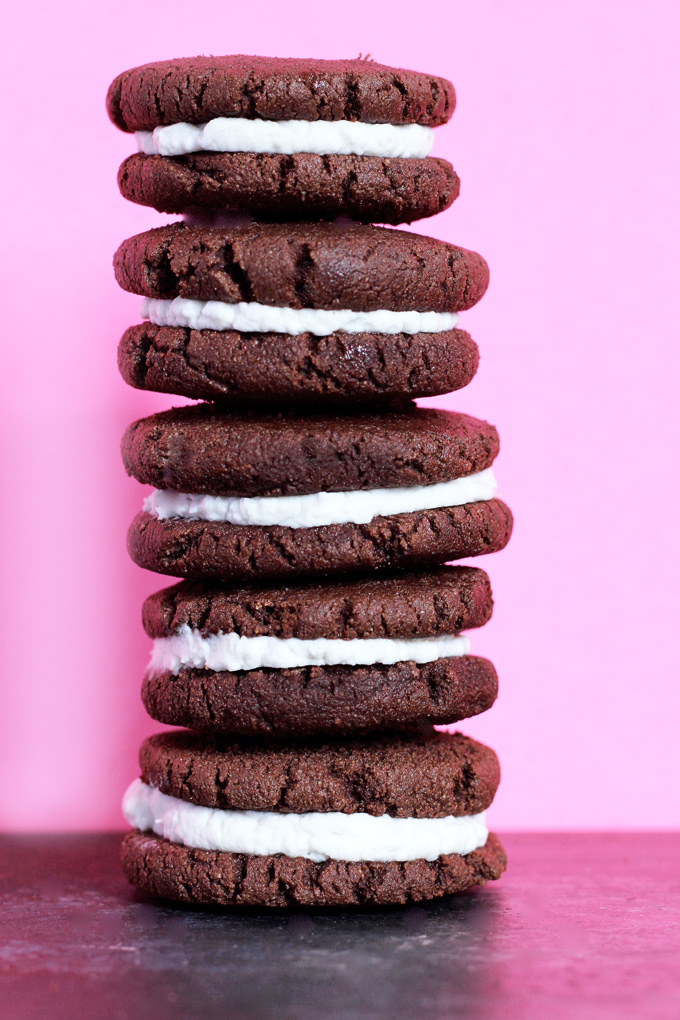 Vegan Whoopie Pies - Easy 4 ingredient snack filled with sweet coconut whipped cream and a melty dreamy chocolate cookie. NeuroticMommy.com #vegan #glutenfree
